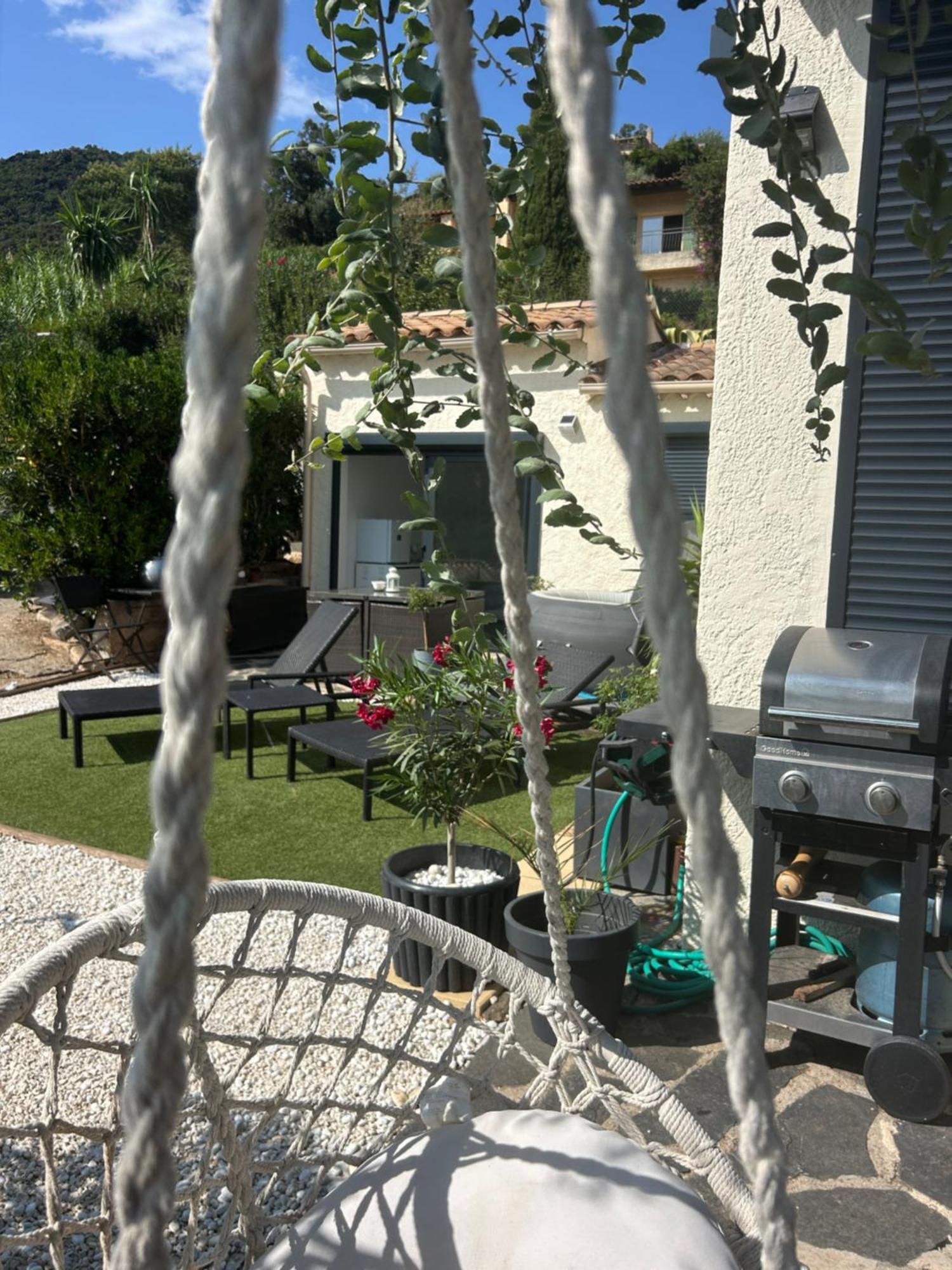 Belle Chambre Privee Avec Le Jardin Privatif Et Le Jacuzzi Cavalaire-sur-Mer Eksteriør billede